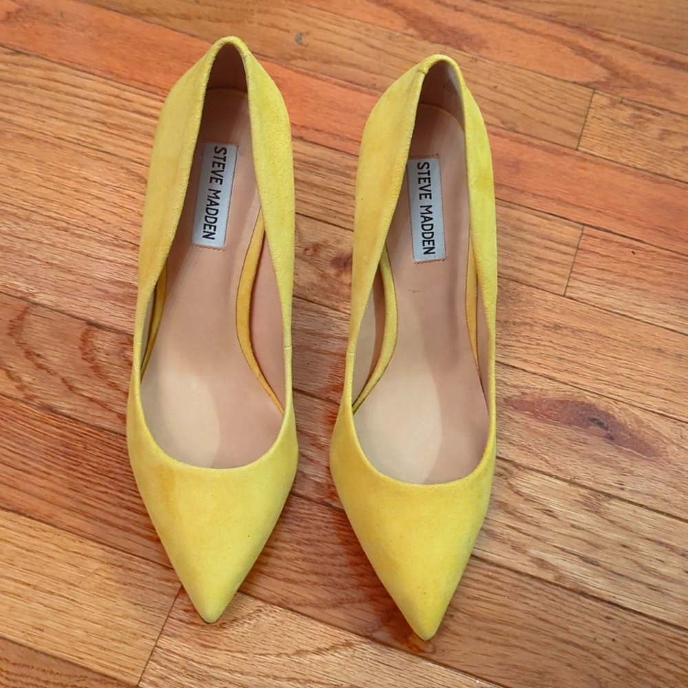Steve Madden Yellow Suede Pumps